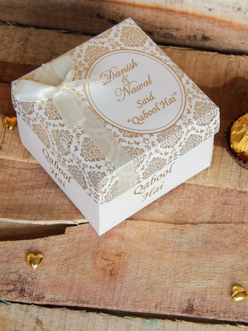 Traditional Pattern Boxed Favor